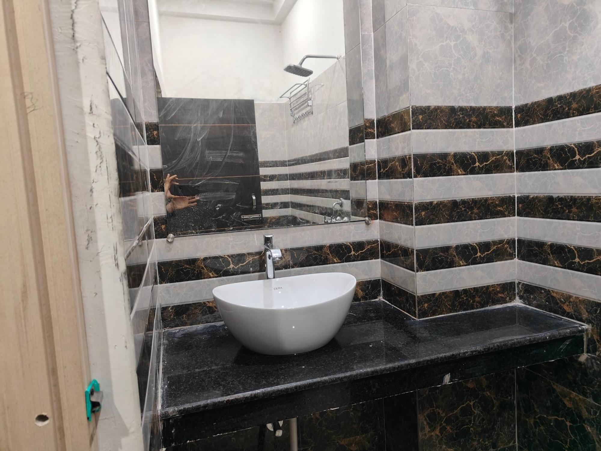 Sky Inn Paying Guest House Varanasi Exteriör bild
