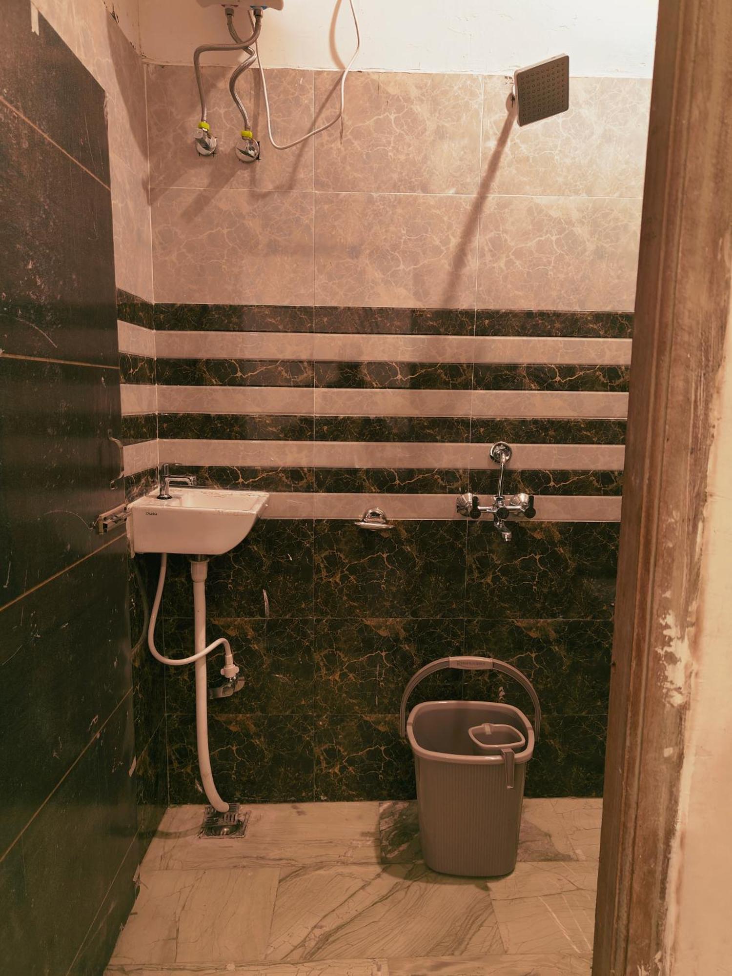 Sky Inn Paying Guest House Varanasi Exteriör bild